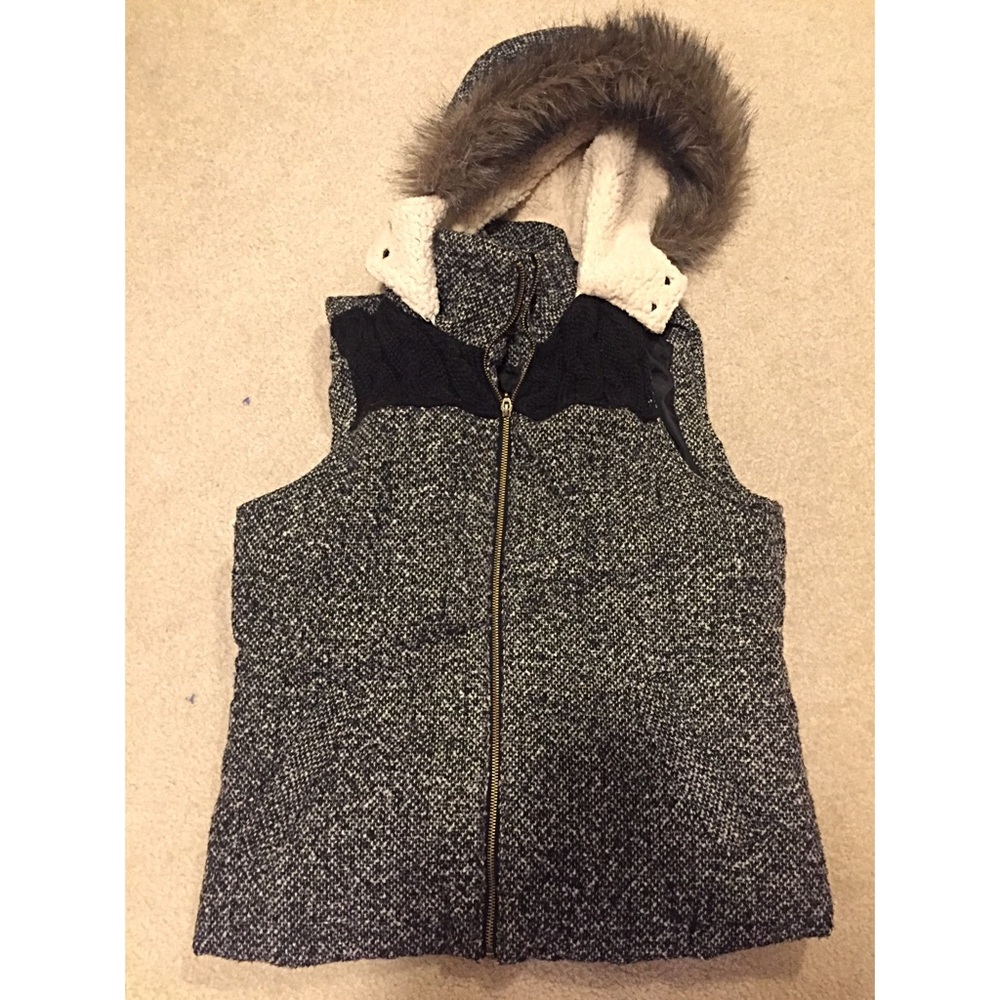 Thick Sweater Vest with fur hood